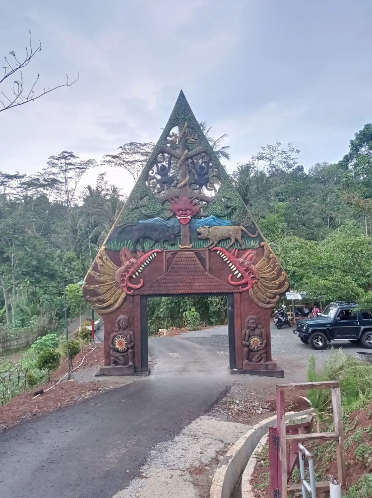 Gapura Gunungan Wayang